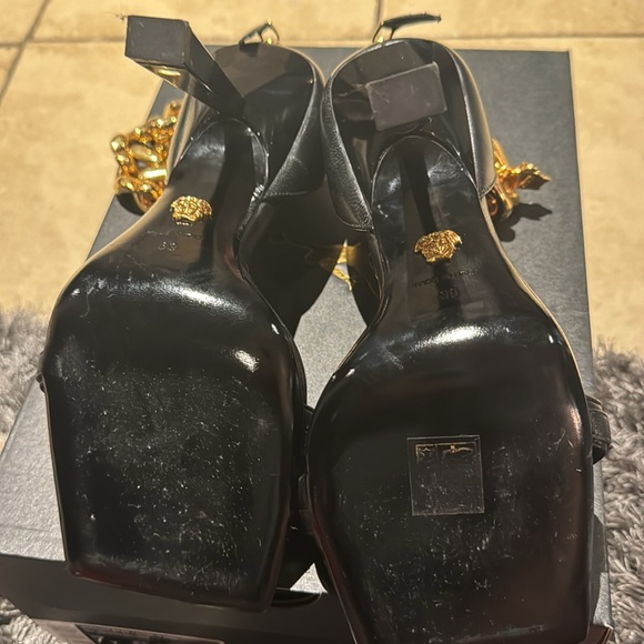 Versace chain heels size 39 - Picture 3 of 4